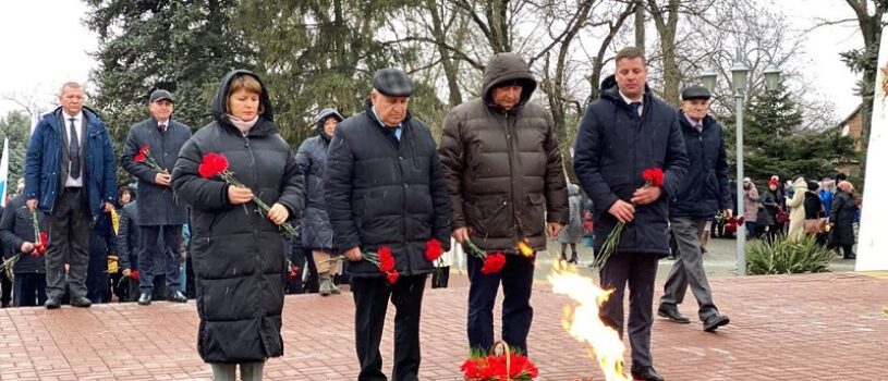 Церемония возложения цветов.